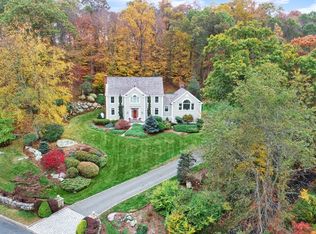 8 Greenleaf Farms Rd, Newtown, CT 06470