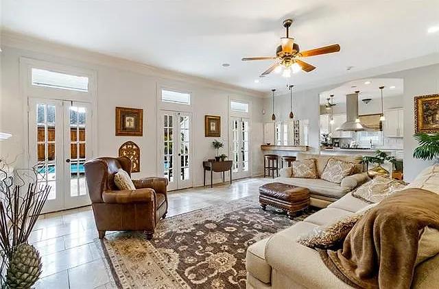 5 bed, 4230 sqft, $5,000 — Photo 4