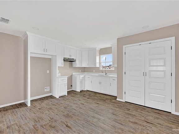 3rd image of 2521 Tuscany Rd