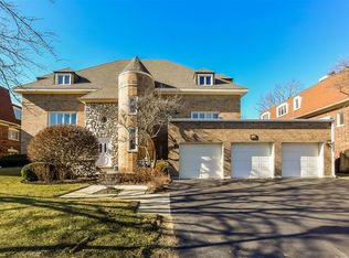 740 Ballantrae Dr APT A, Northbrook, IL 60062