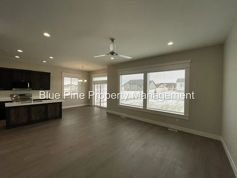 6047 Cedarwood Ln — Photo 2