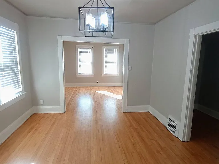 1822 N Warren Ave — Photo 5