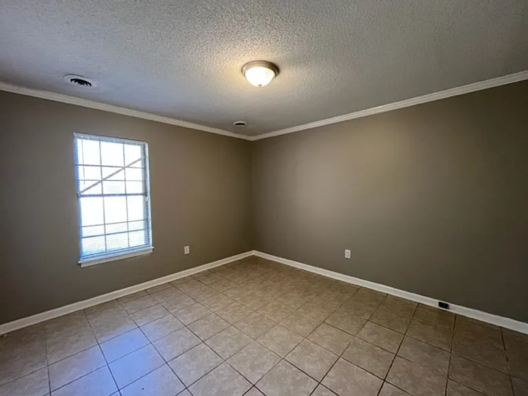933 Woodburne Pl — Photo 4