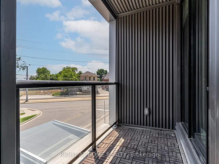 690 King St W #411 — Photo 11