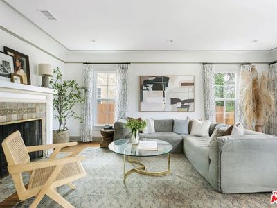 582 N Bronson Ave, Los Angeles, CA, 90004