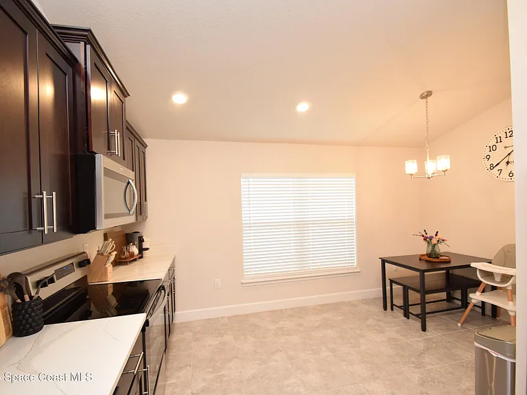 2585 Roygaris St NW — Photo 11