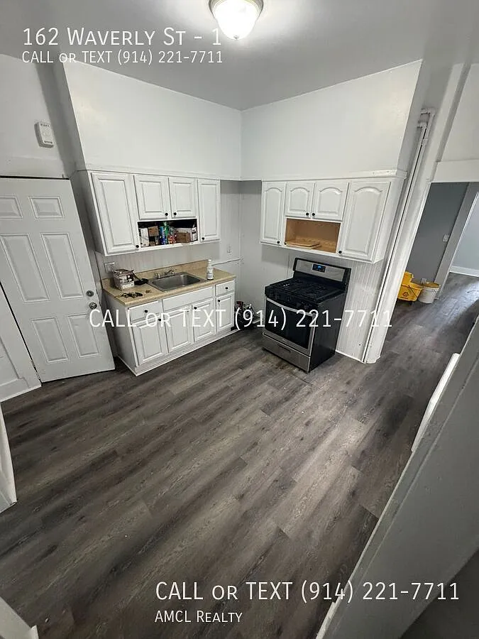 Building Photo - 162 Waverly St #1