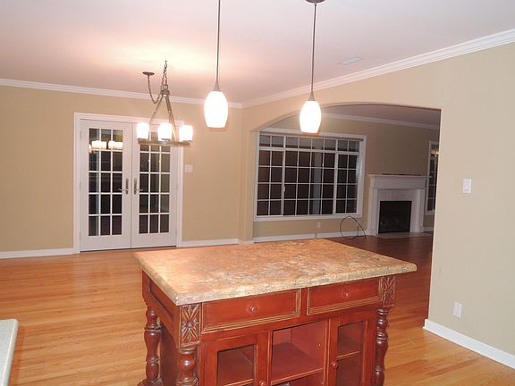 5th image of 1684 McBain Ave