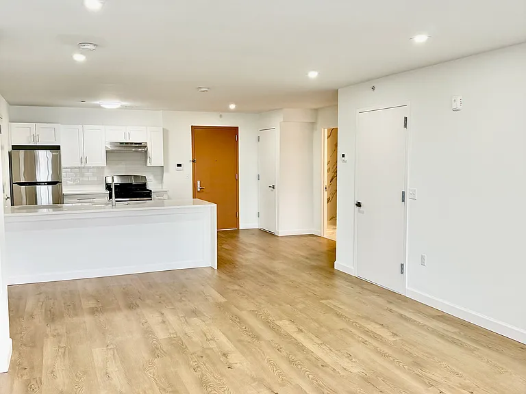 224 Gramatan Ave #7M — Photo 6