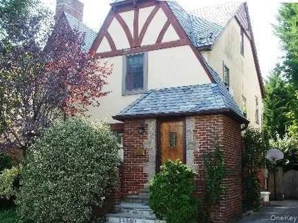 7 Bayview Ter, Manhasset, NY 11030