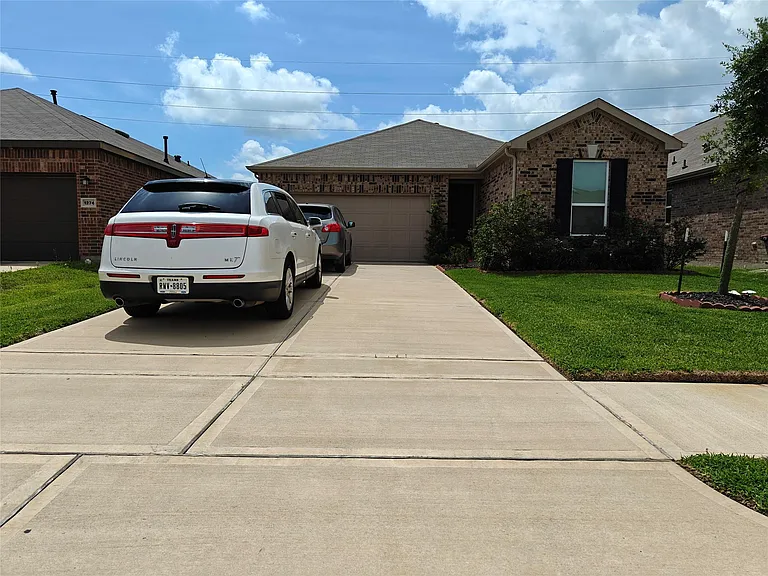 1270 Glendora Dr — Photo 1
