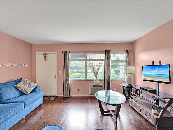 3rd image of 511 Fanshaw M #511