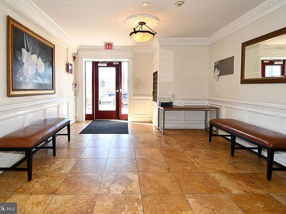 3rd image of 2625 3rd St NE APT 301