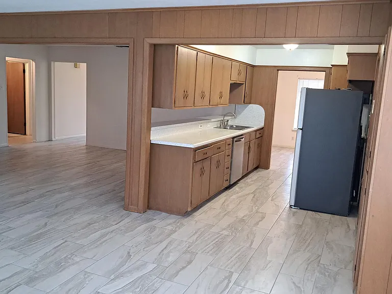 10215 Dreamland Dr — Photo 4
