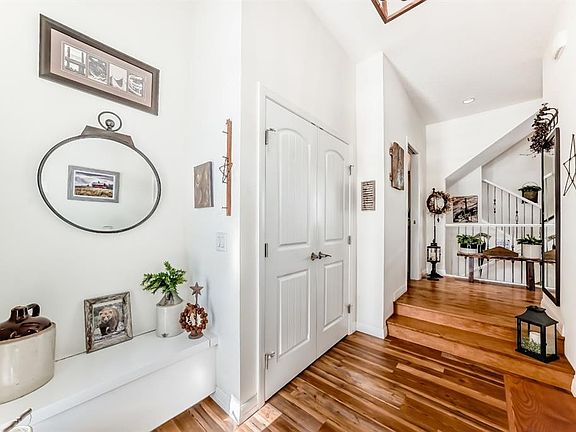 5th image of 44 S Riviera Way