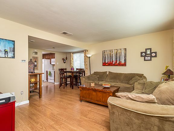 2nd image of 9563 Cottonwood Ave Unit A