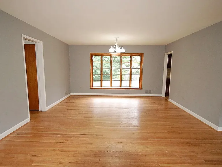 6701 Surrey Ln — Photo 7