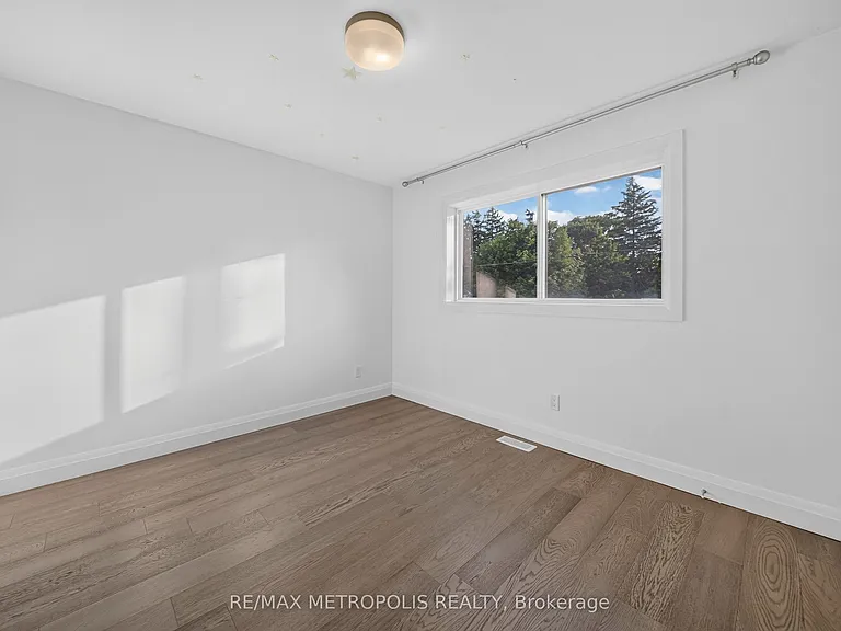 55 Russ St — Photo 18