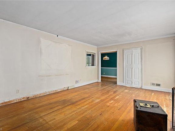 2nd image of 724 Magnolia St