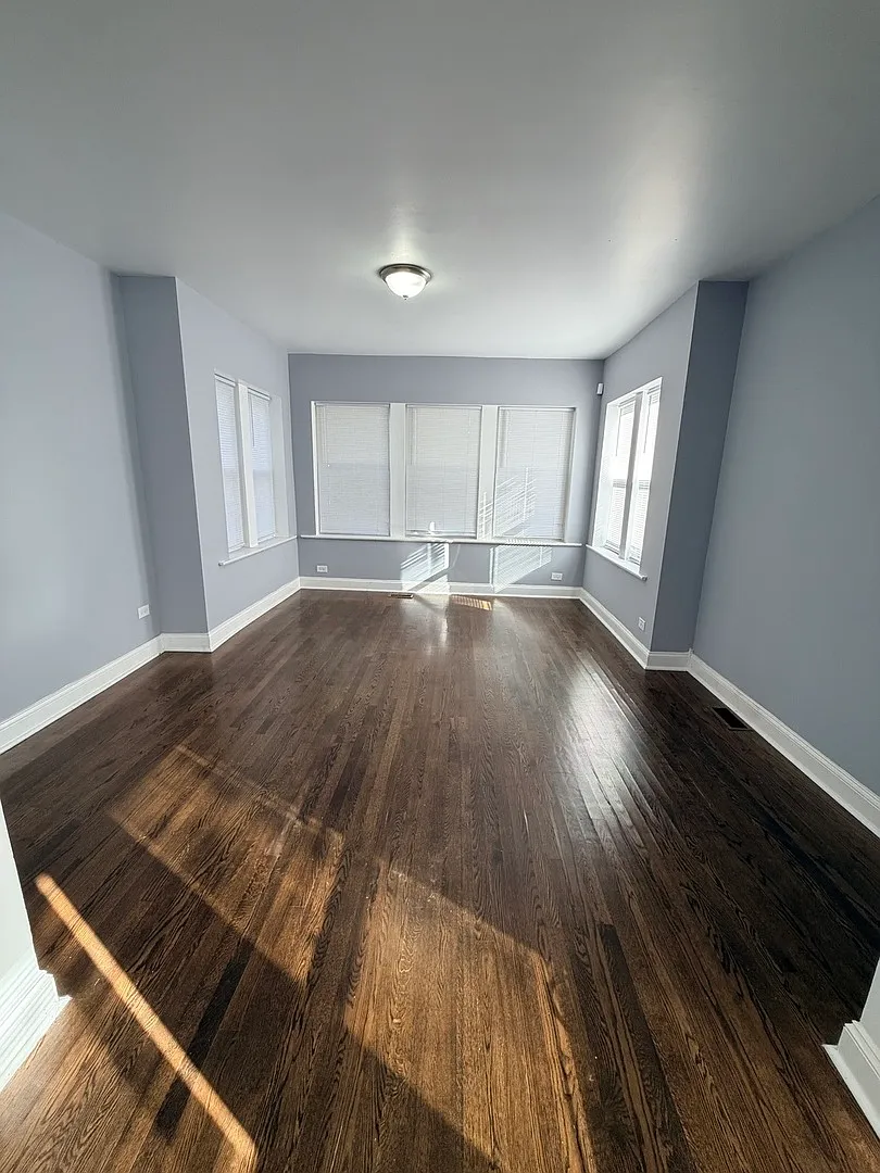 3 bed, 2674 sqft, $2,100 — Photo 2