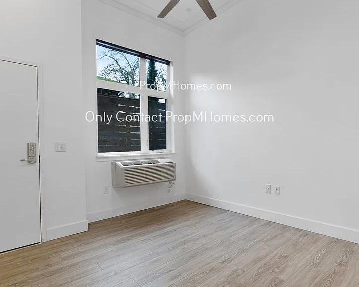 1825 SE 50th Ave #103 — Photo 6
