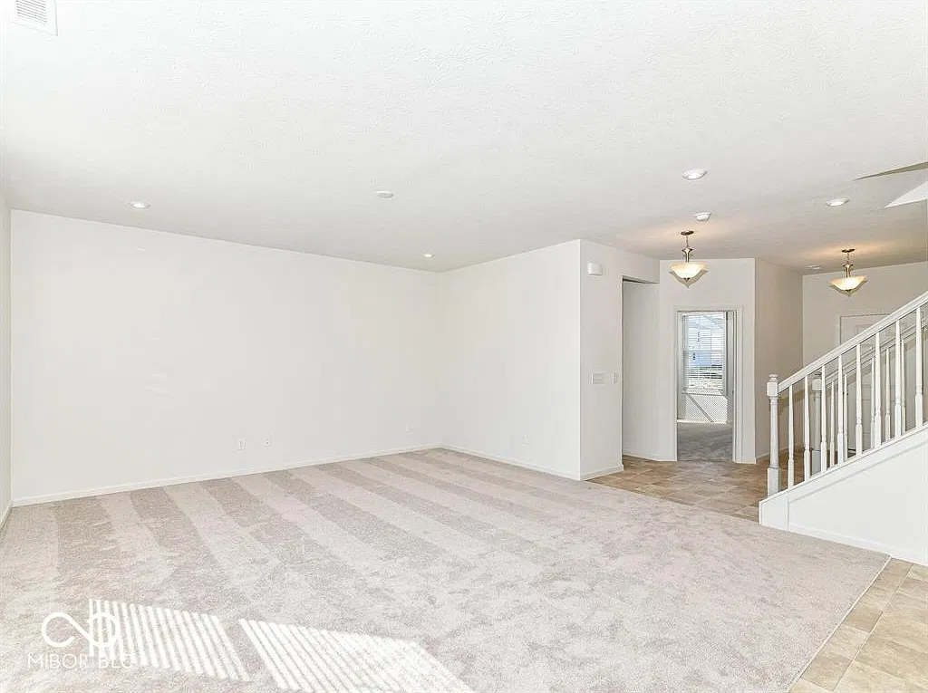 4 bed, 2.5 bath, 3237 sqft, $3,095 — Photo 2
