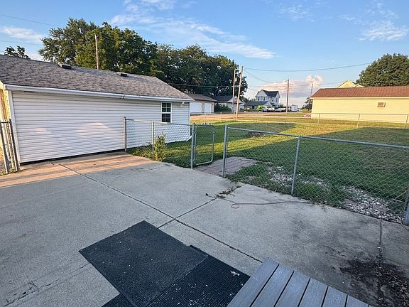 2nd image of 527 Main St