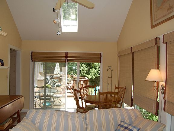 5th image of 455 Lynden Dr