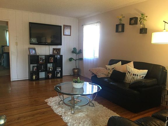 2nd image of 1143 Camellia Dr