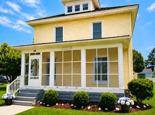 8 South St, Wachapreague, VA 23480