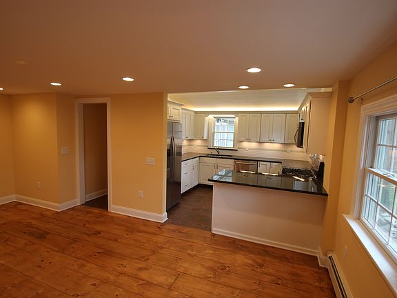 4th image of 18-20 Holman St #18