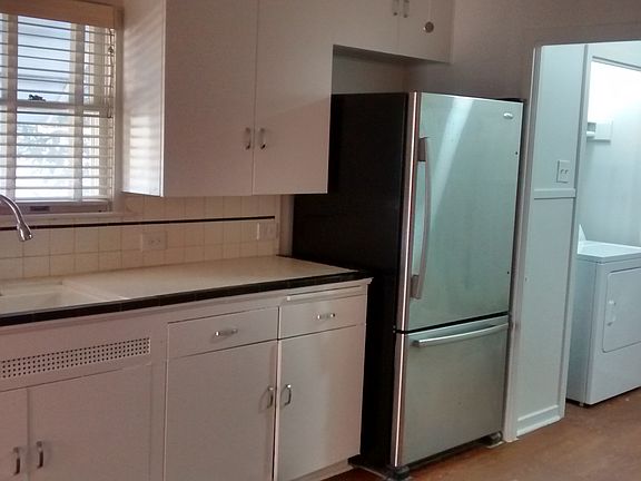 4th image of 1009 Vanderbilt St