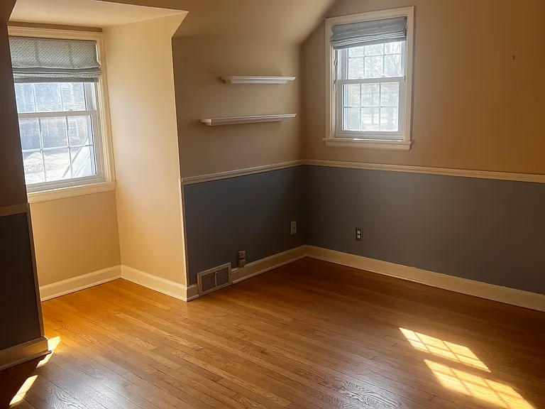 312 E Willow Rd — Photo 12