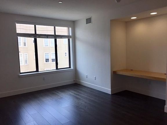 5th image of 1595 Pacific Ave #409