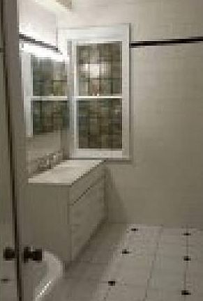 5th image of 6136 N Kenmore Ave #3