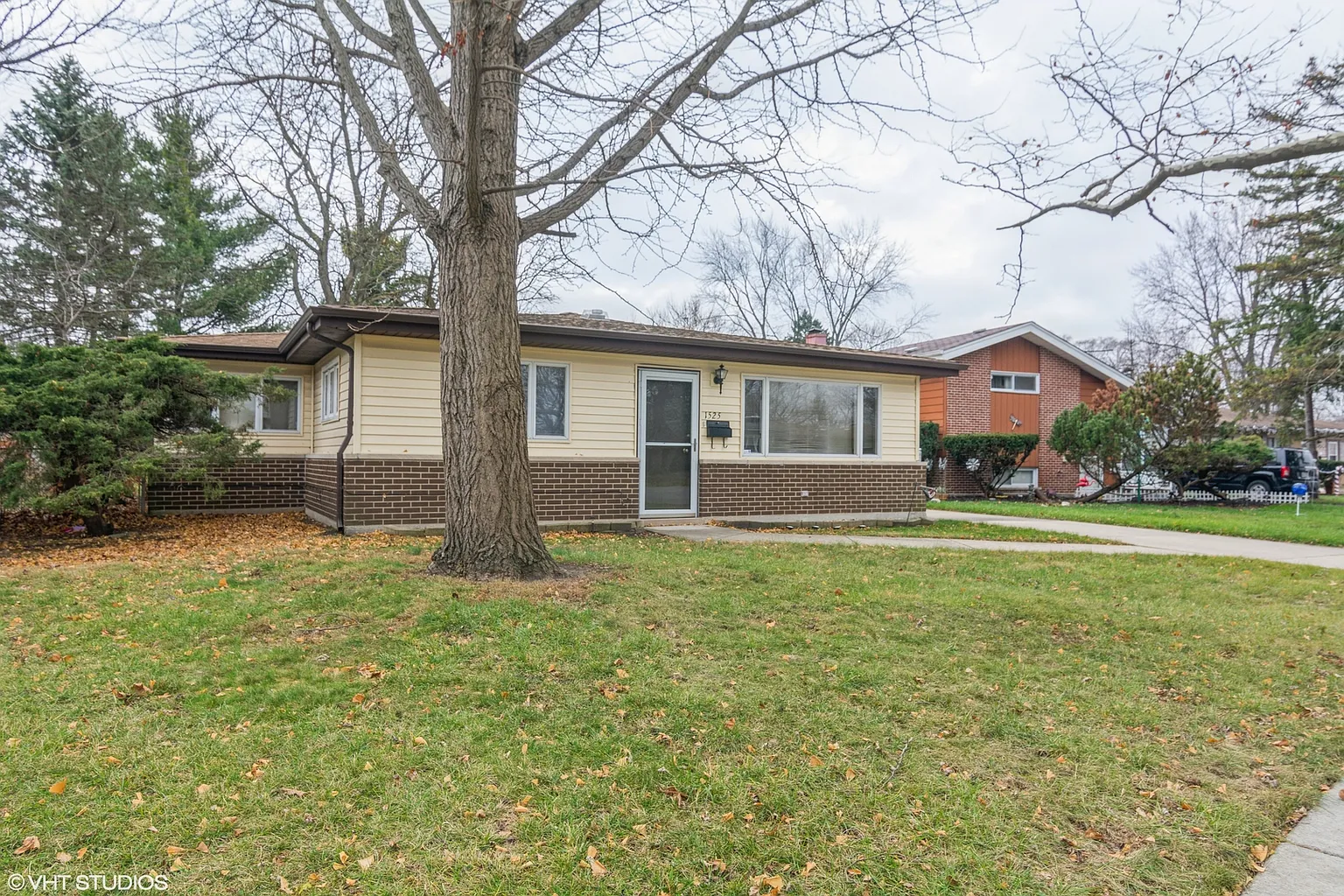 1525 Lincoln Pl photo 1
