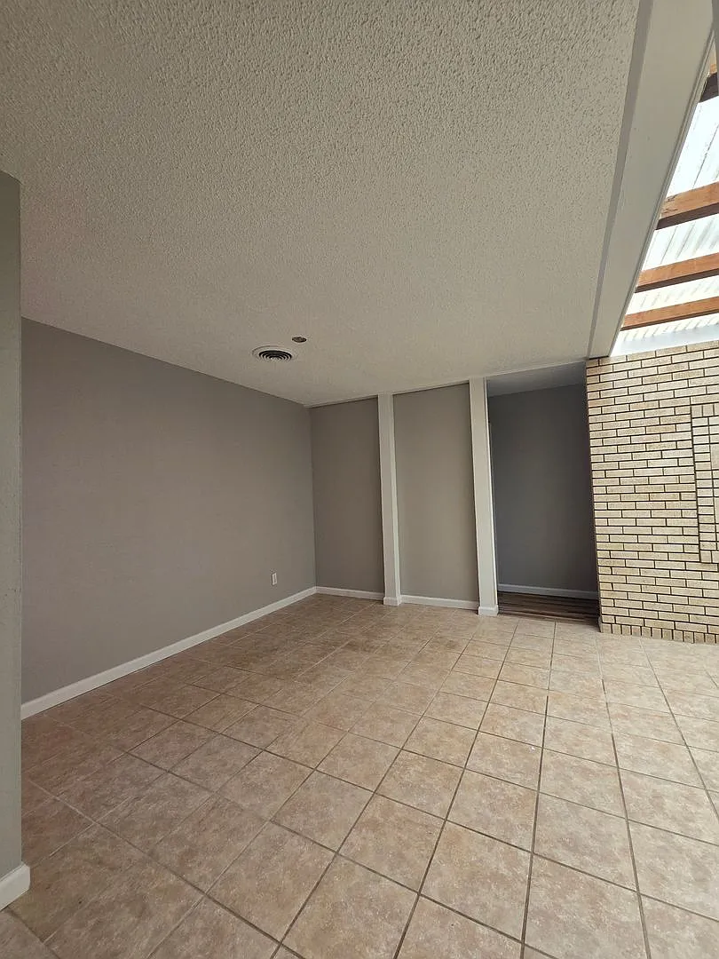 1640 Courtland — Photo 4