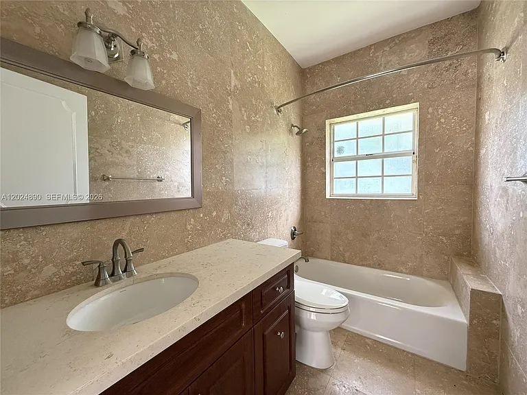 502 Madeira Ave #A — Photo 10