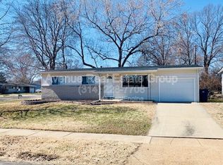 45 Radford Dr, Florissant, MO 63031