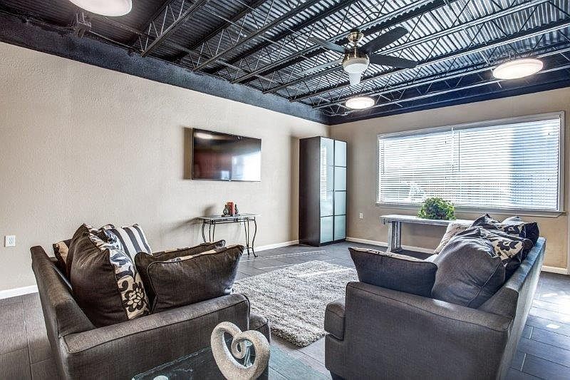 1st image of 515 S Peak St #100