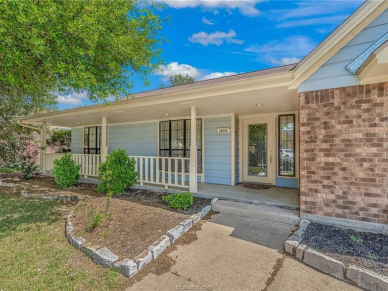 1806 Rosebud Ct — Photo 4