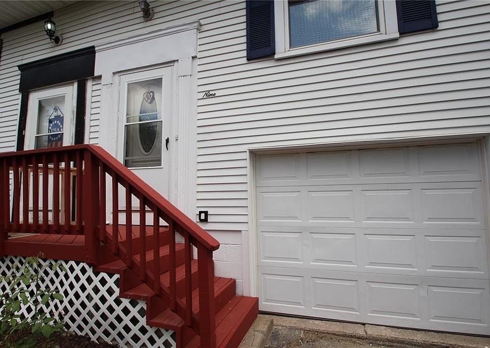 1st image of 9 Carriage Ct