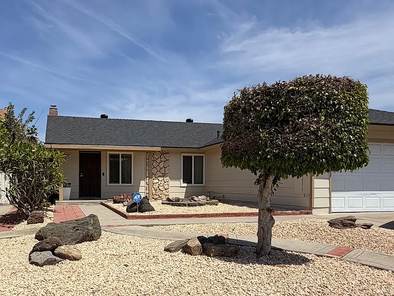 829 Givens St — Photo 1
