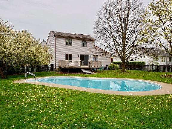 4th image of 25 Chiswick Dr