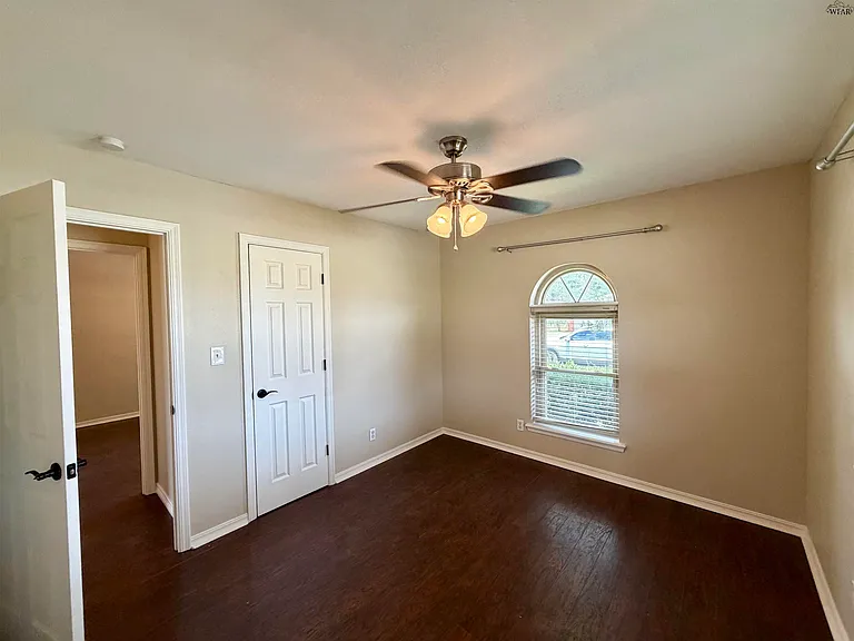 5201 Tower Dr — Photo 12