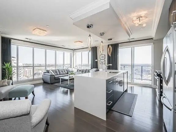2nd image of 160 Macdonell St #1607
