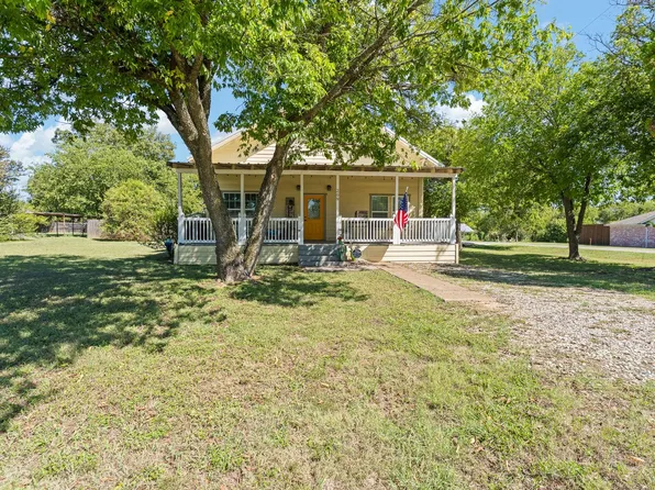 209 E Allen Ave, Godley, TX 76044