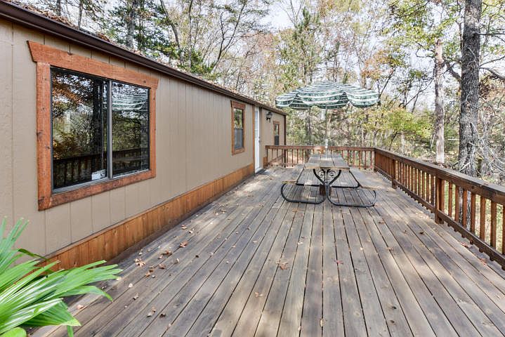 1st image of 8 Lake Forest Dr