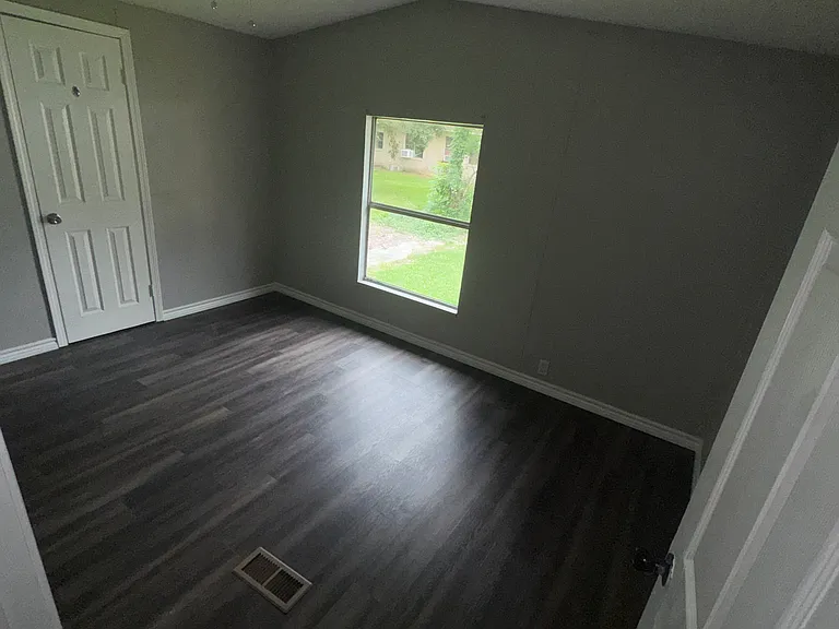 1721 W Phillips St — Photo 7