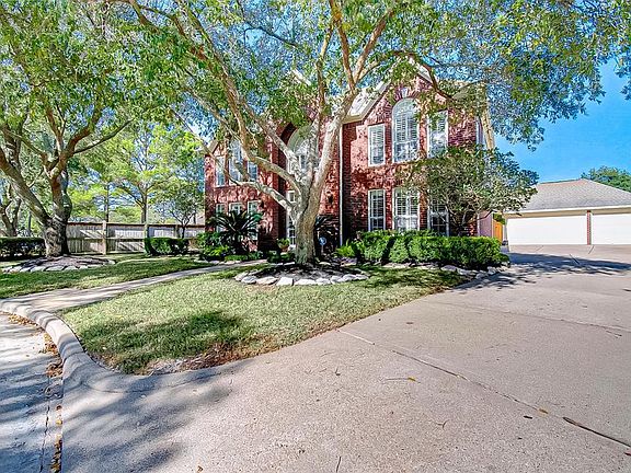 This stunning 2 story home is situated on a cul-de-sac in the highly desired neighborhood of Green Trails